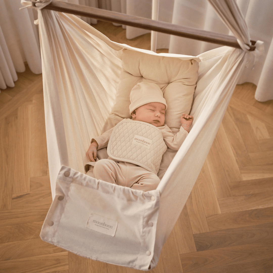 moonboon slyngevugger med baby