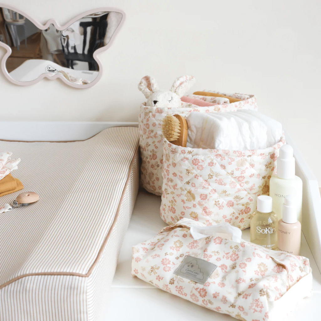 a group of items on a table. Cam cam Quiltet Opbevaringskurv, Sæt af to - OCS - Augusta