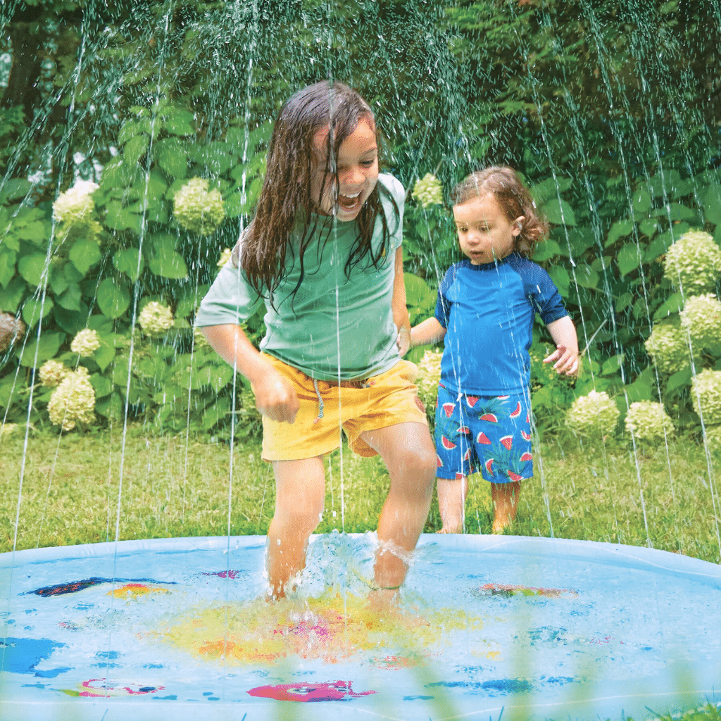 B. Toys - Stor vandsprøjtemåtte. Splish 'n' Splash Mat Water Splash Pad 702353