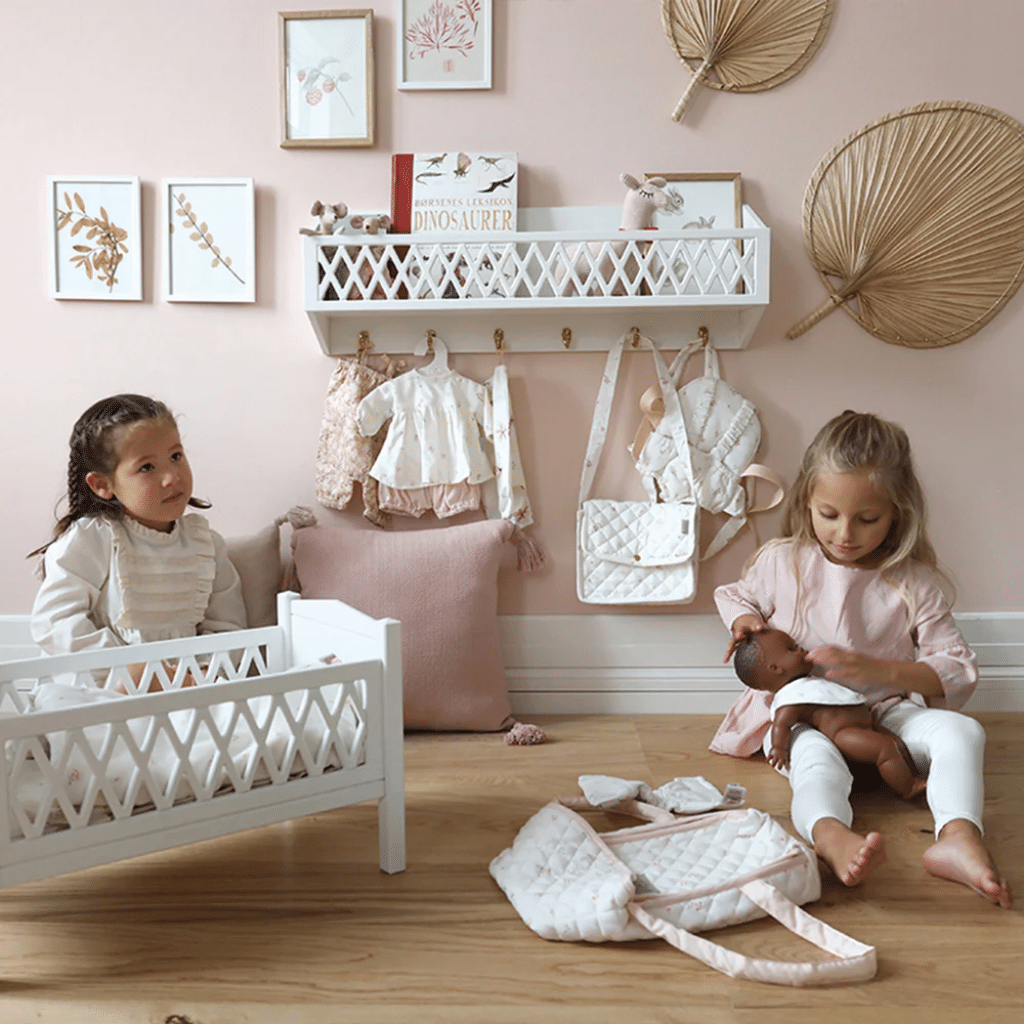 two girls sitting on the floor in a room with a doll. cam cam Harlequin Hylde med knager, FSC Mix - Hvid