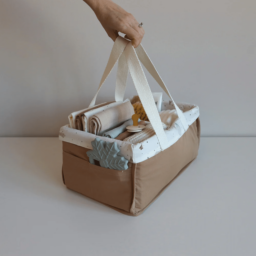 a hand holding a bag with blankets and blankets. cam cam Pusleopbevaring - OCS - Dreamland