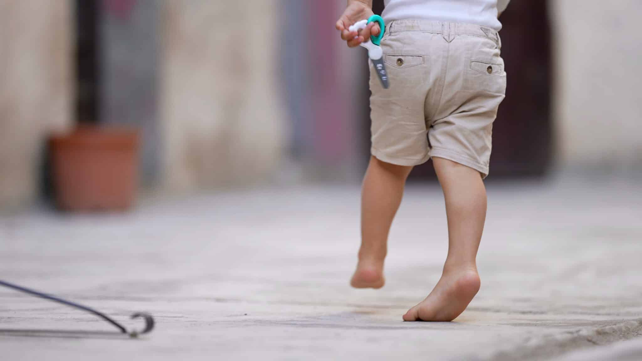 Tågang hos børn – Hvorfor går mit barn på tæerne? sandra monsen