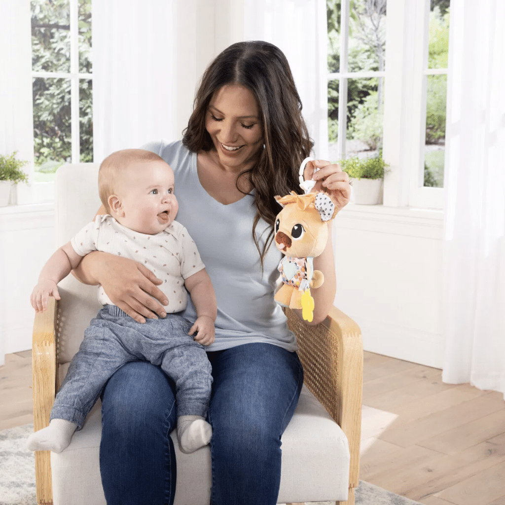 Lamaze Lovey The Pug Clip & Go Item No. 941-27496 Aktiveringslegetøj til barnevogn