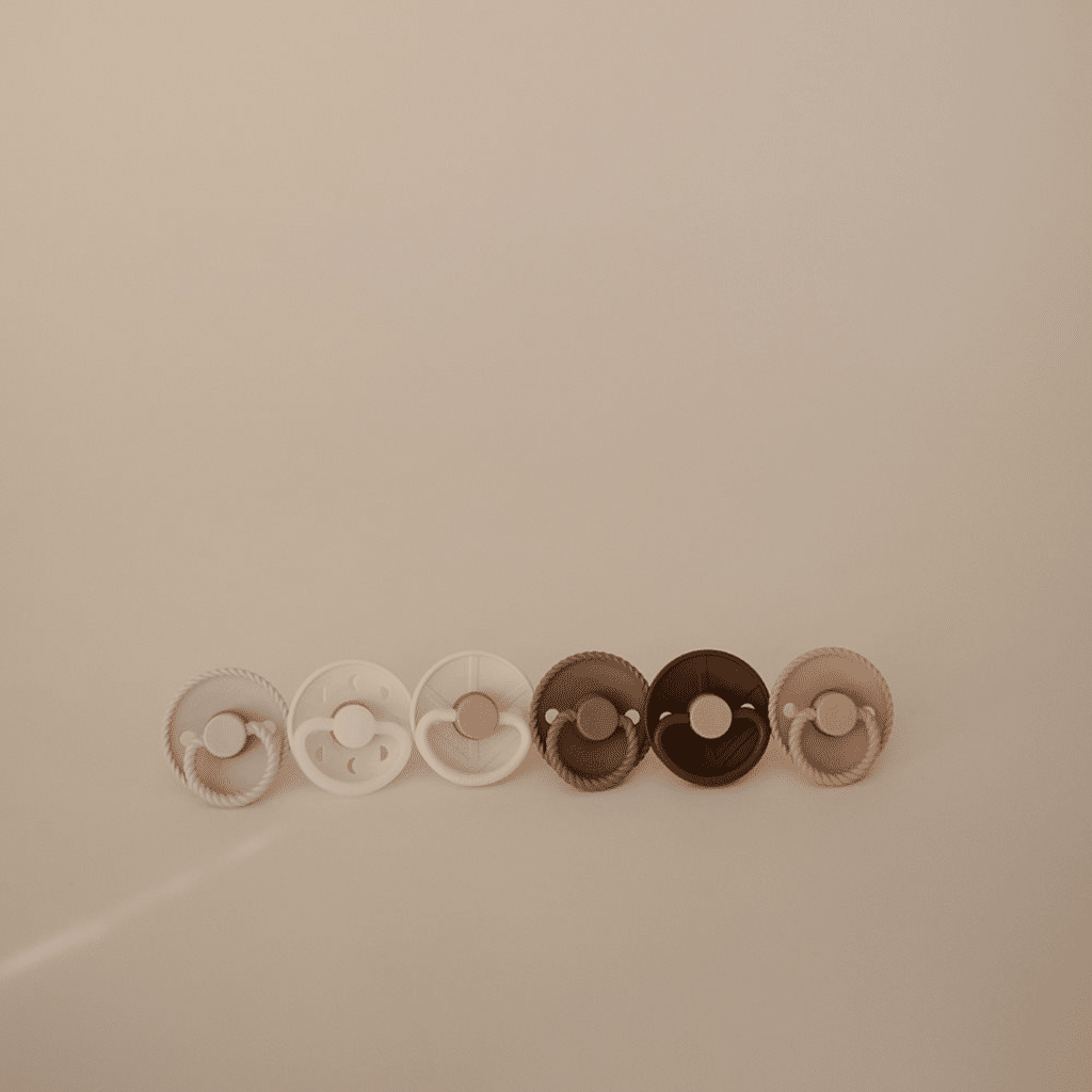 FRIGG 6-Pack Pacifiers - Round Silicone - Earthy Wonder - Size 2 Article number: 101880 Barcode number: 5715239029528
