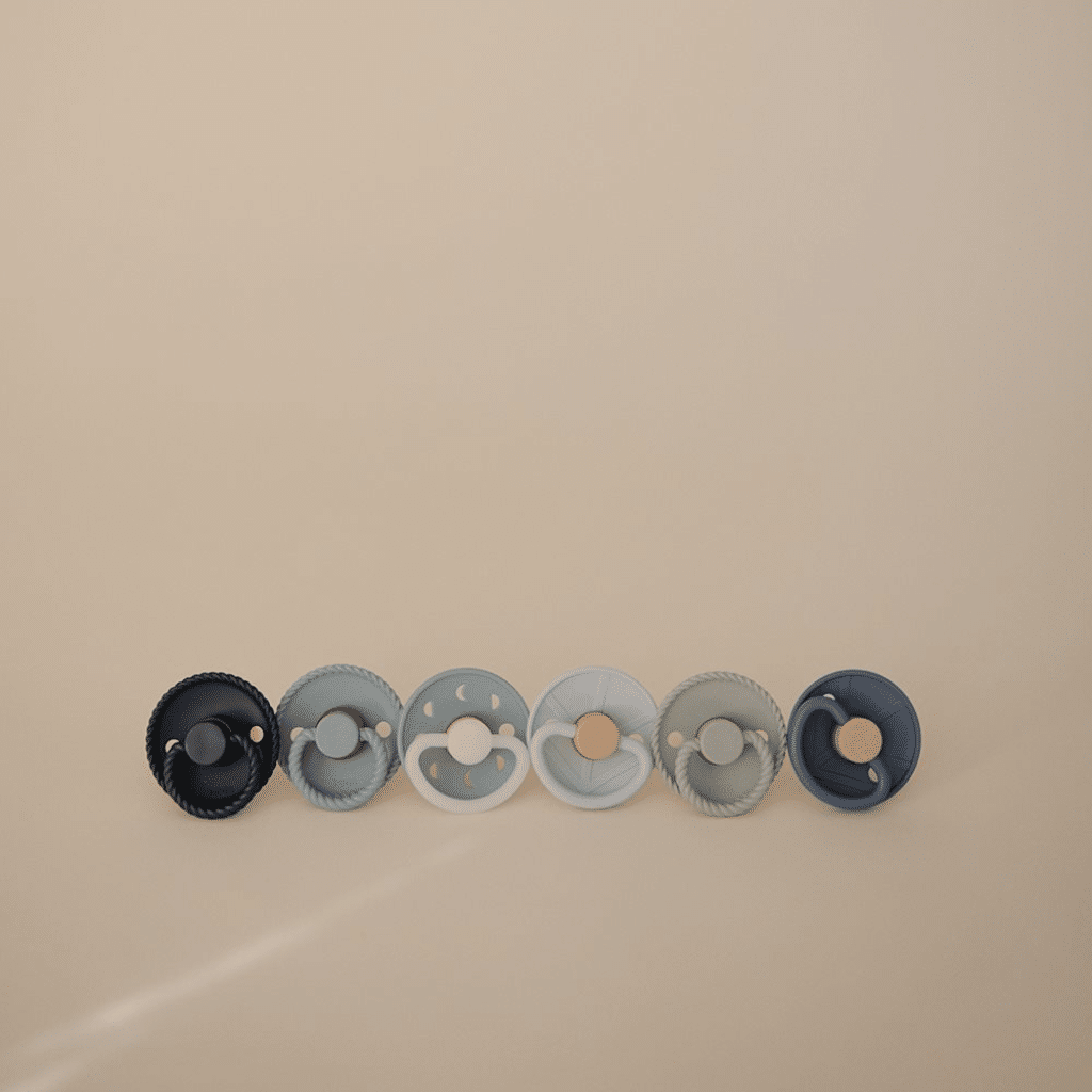 FRIGG 6-Pack Pacifiers - Round Silicone - Endless Sea - Size 2 Article number: 101872 Barcode number: 5715239029443