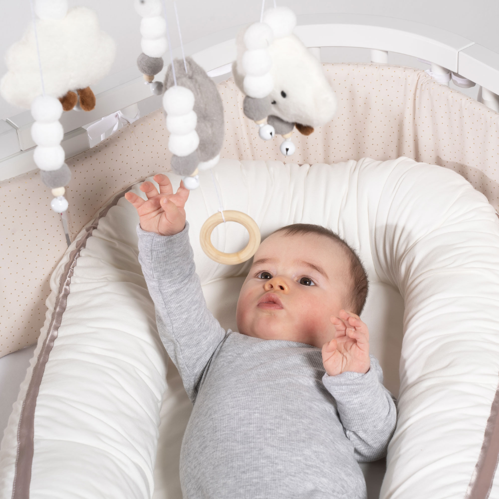 babybay mobile holder suitable for all models with round bars, white varnished uroholder