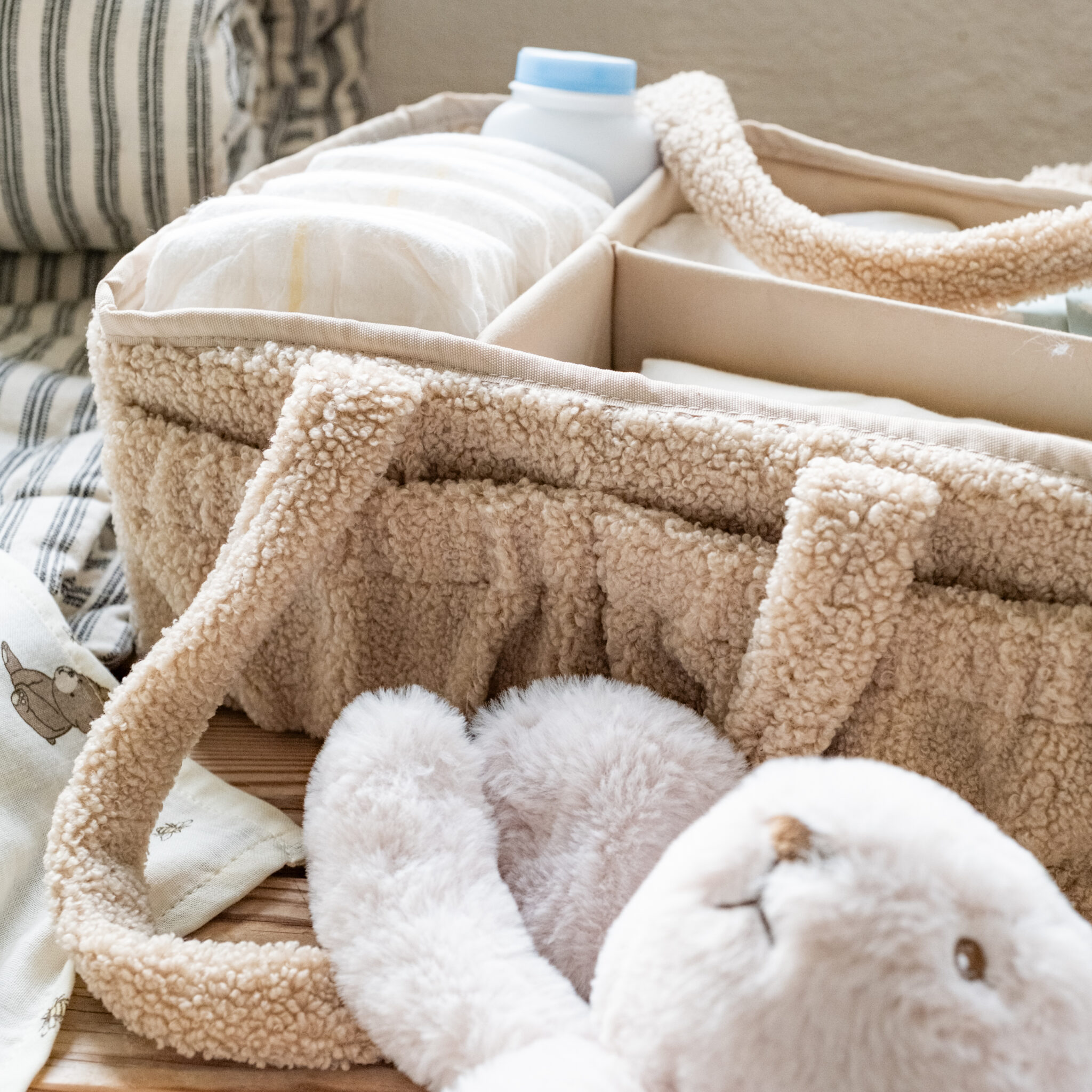 Lumi nursing organizer Soft Beige