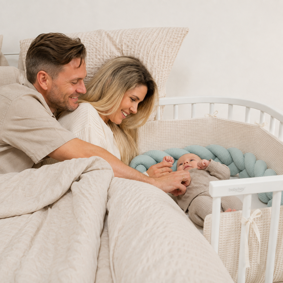babybaby bedside crib flettet sengerand