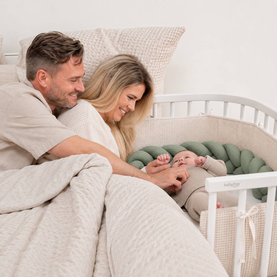 babybaby bedside crib flettet sengerand