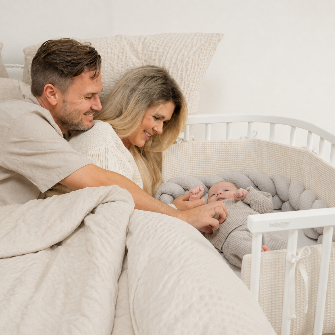 babybaby bedside crib flettet sengerand