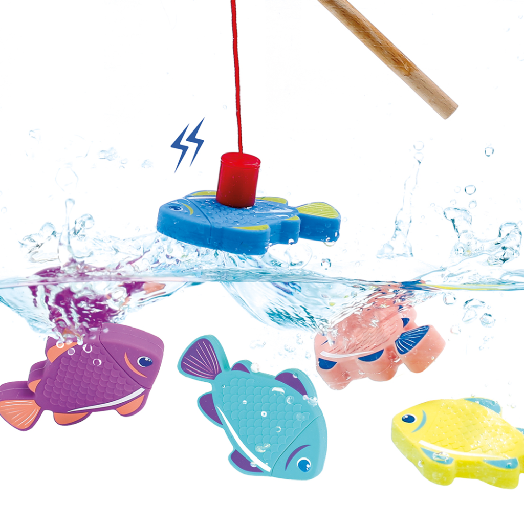 Sjovt magnetisk fiskespil til badekar, pool og vandleg. Fang fiskene med fiskestangen og styrk finmotorik, sanser og koncentration fra 18 mdr.