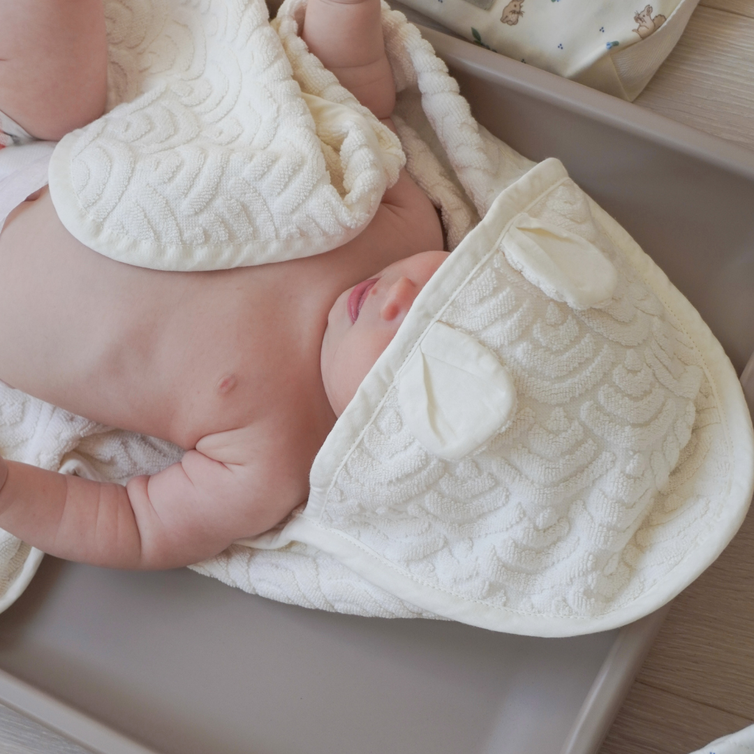 Hooded-Baby-Towel-w-ears-GOTS-Off-White-SKU-633-21-000-WW