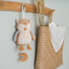 Little Dutch Forest Friends spilledåse med blød ugle og beroligende vuggevise. Træk i månen og lad melodien skabe hygge ved puttetid. Fra 0 måneder.