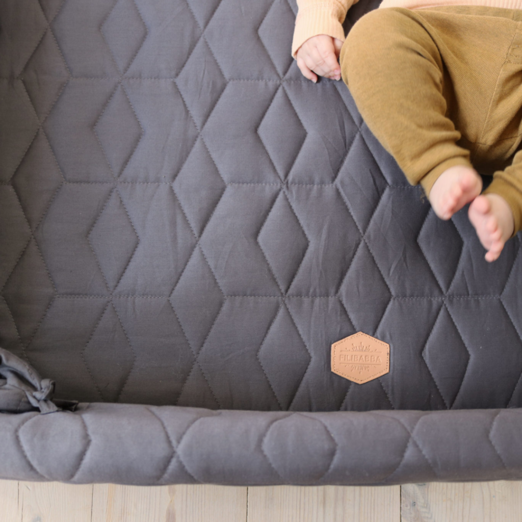 Filibabba Aktivitetsnest - Soft quilt - stone grey