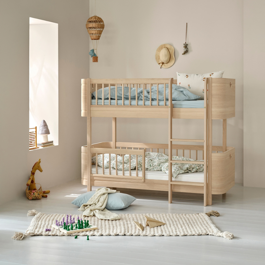 Oliver Furniture Wood Mini+ halvhøj køjeseng eg