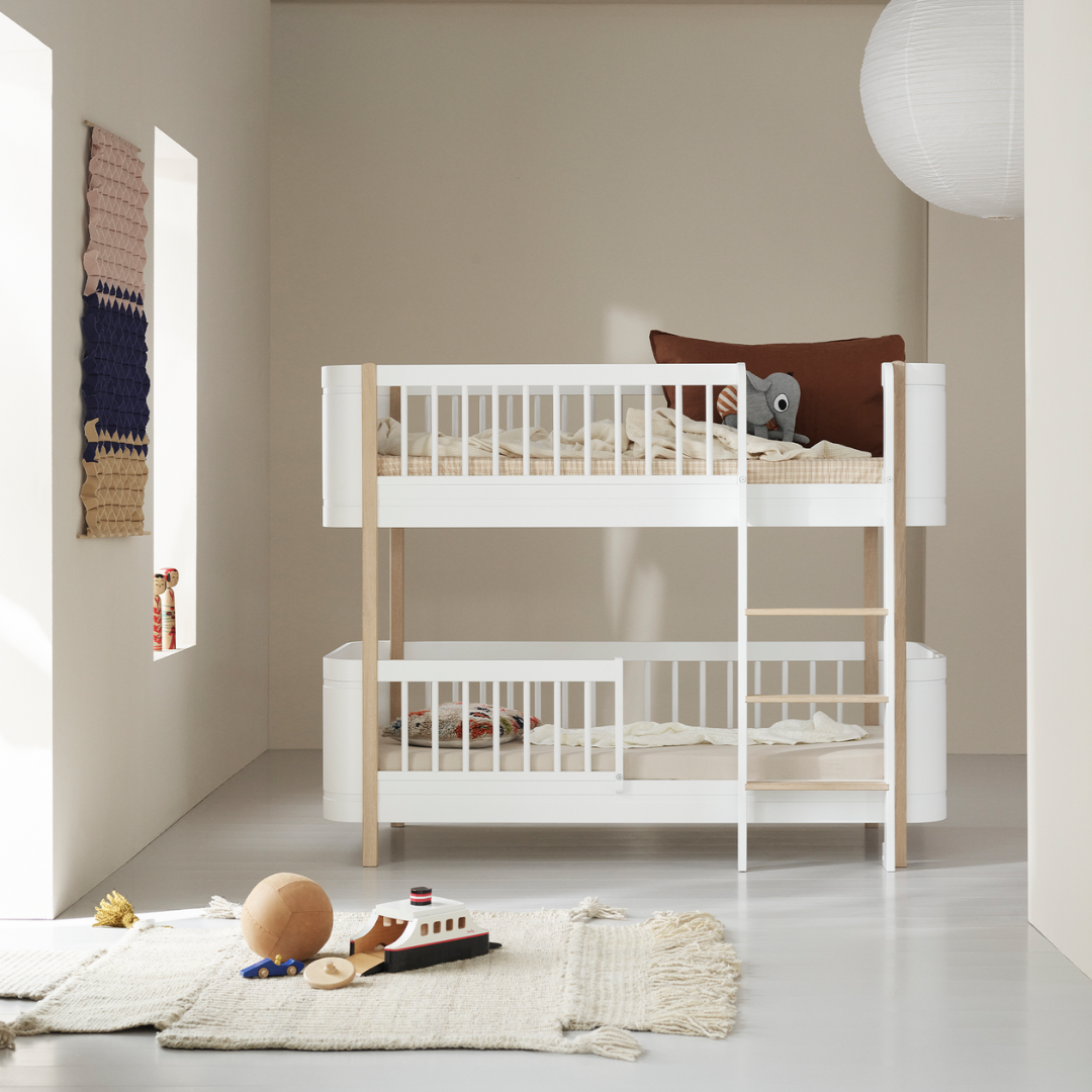 Oliver Furniture Wood Mini+ halvhøj køjeseng eg hvid