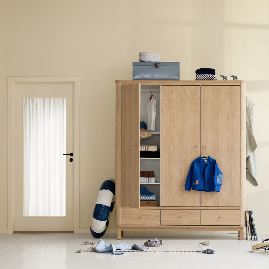 Oliver Furniture Wood klædeskab 3 døre eg