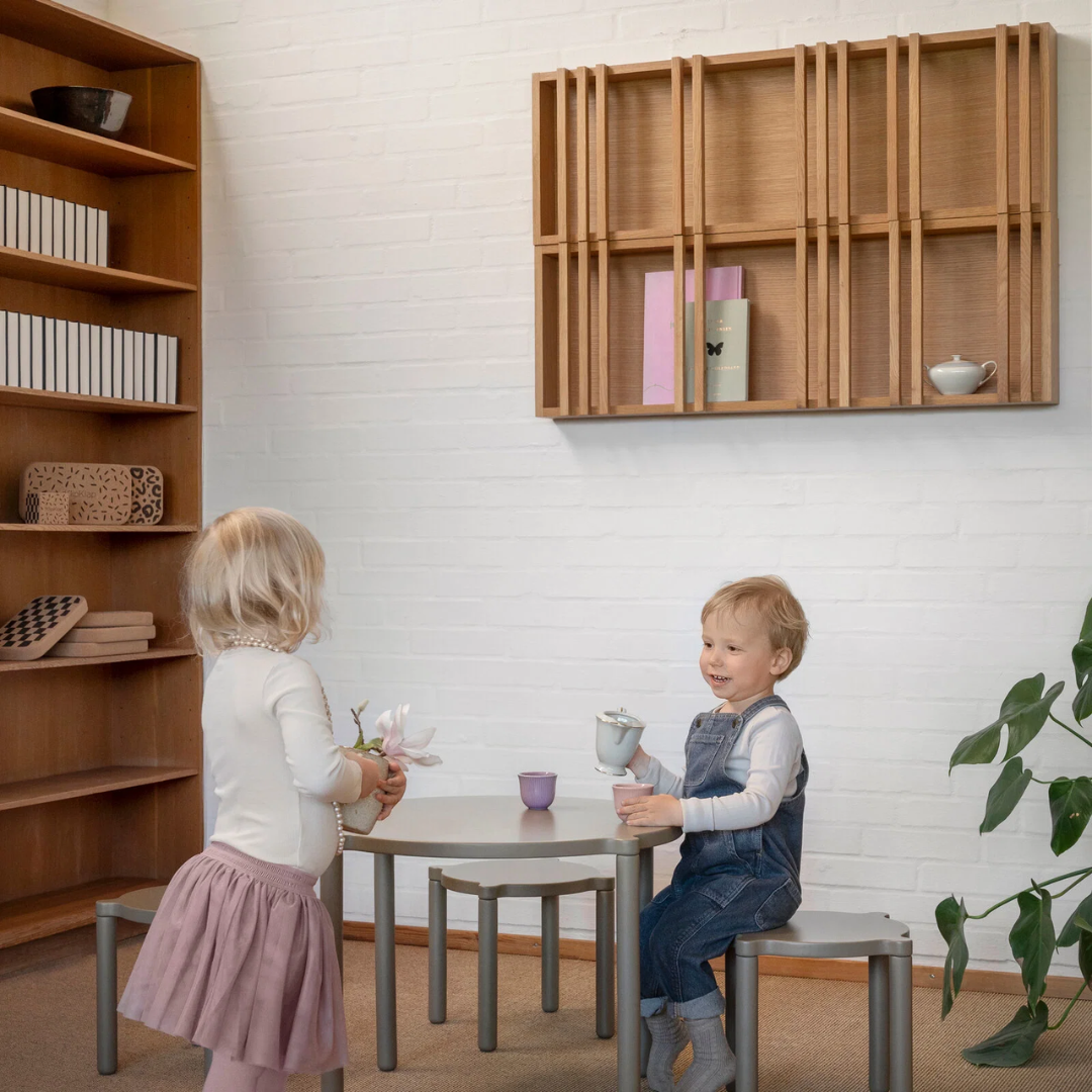 by KlipKlap Stabelbart Børnebord Taupe