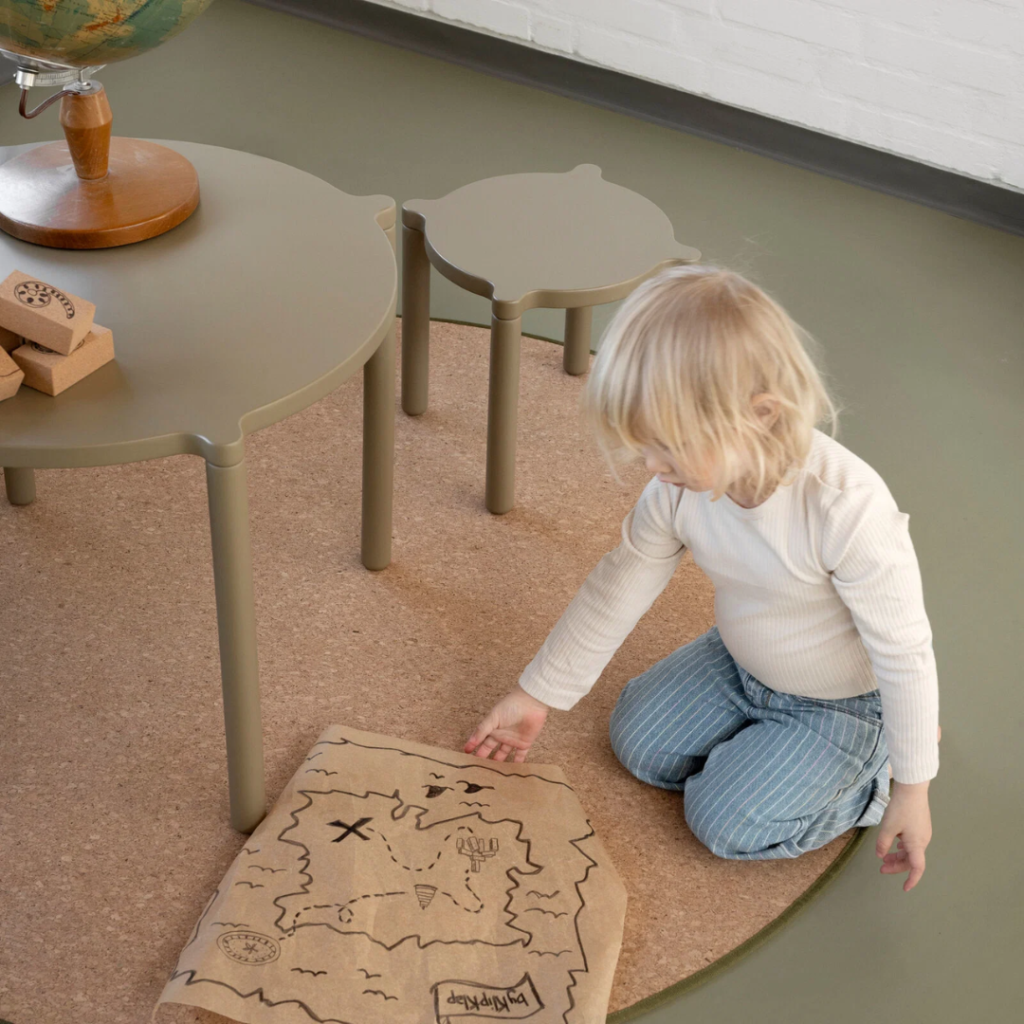 by KlipKlap Stabelbart Børnebord Taupe