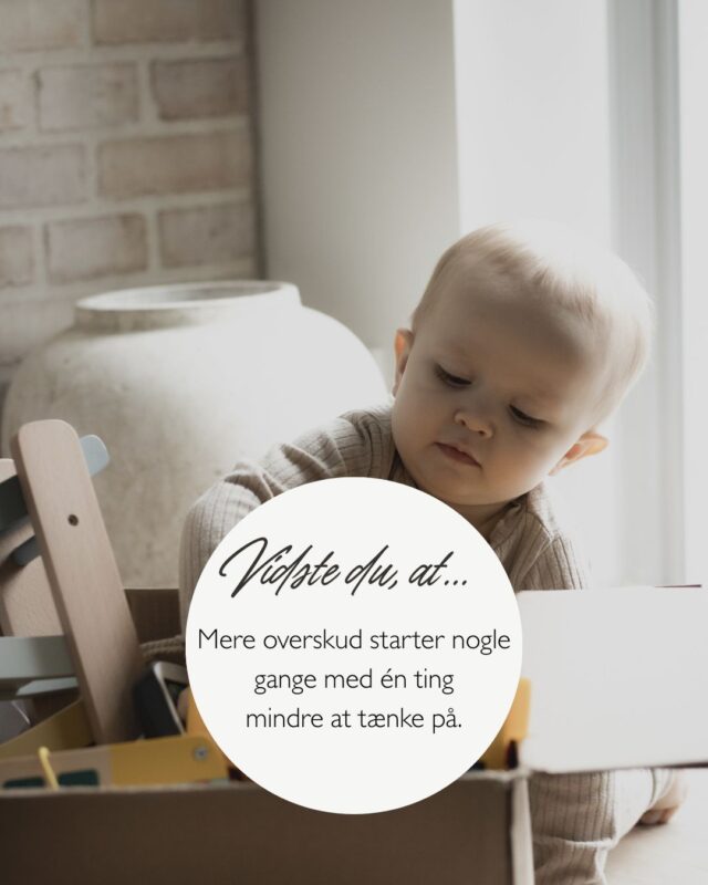 Der er nok at holde styr på som forælder🤎

Måltider, putning, bleskift, vasketøj... og oveni det skal man også finde legetøj, der passer til barnets udvikling.

Det er netop derfor, vi har skabt DearBabys legetøjskasser.

Hver måned modtager du en nøje udvalgt legetøjskasse med legetøj, der passer til netop dit barns alder og udvikling. Ingen lange overvejelser. Ingen impulskøb. Bare mere tid til det, der betyder allermest – at lege, grine og være sammen.

For nogle gange er det de små ting, der giver lidt mere overskud i hverdagen🤎

Find legetøjskasserne på DearBaby.dk🫶🏻