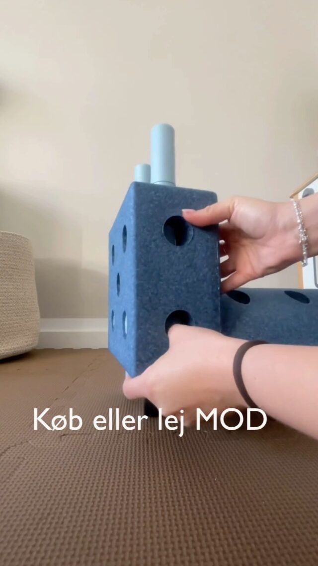Et lille hack fra os til dig✨

Har hjulene eller connect-pindene på jeres MODU legetøj fået lidt mere bevægelse med tiden? Bare rolig – der findes et supernemt lille trick💛

Sæt et lille madelastik rundt om connect-pinden, inden du samler delene igen. Det giver lidt ekstra friktion, så delene sidder bedre fast.

Gem opslaget, så du kan finde tricket igen, hvis du får brug for det💛
