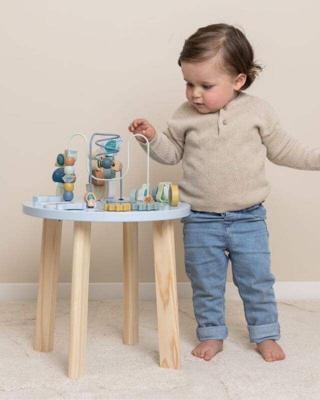 Små hænder, store opdagelser🤎

Aktivitetsbordet fra Little Dutch er fyldt med små aktiviteter, der inviterer til leg og fordybelse – samtidig med at barnet øver finmotorik, koordination og koncentration.
Det fine Forest Friends-univers gør det til et aktivitetslegetøj, der også pynter på børneværelset🤎

👉🏻 Masser at gå på opdagelse i
👉🏻 Styrker motorik og koordination
👉🏻 Inviterer til selvstændig leg

Find det hos DearBaby✨